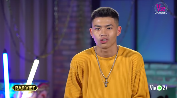 Nhưng nhiều người chỉ ra, bản thân lời nói của Tez cũng thiếu sự nhất quán. Một mặt anh nói Pháo không phải Tuesday, anh quen Pháo khi chia tay hoàn toàn với người yêu cũ. Nhưng mặt khác, anh cũng nói với D.N rằng anh vẫn còn yêu cô nhưng việc chia tay xong quay lại hay về sau như thế nào thì để đến lúc thi xong mới quyết định.