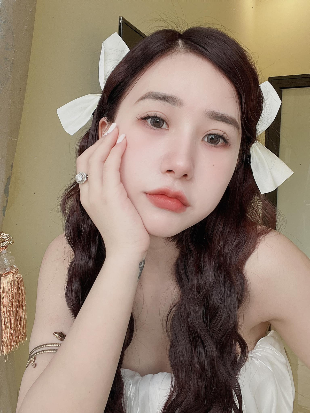 Mặc dù thời gian tham gia TikTok chưa lâu nhưng ngay sau đó trang cá nhân của Tiểu Hý đã thu về hàng triệu lượt thích và theo dõi và nâng tầm cô nàng này lên thành hiện tượng mạng.