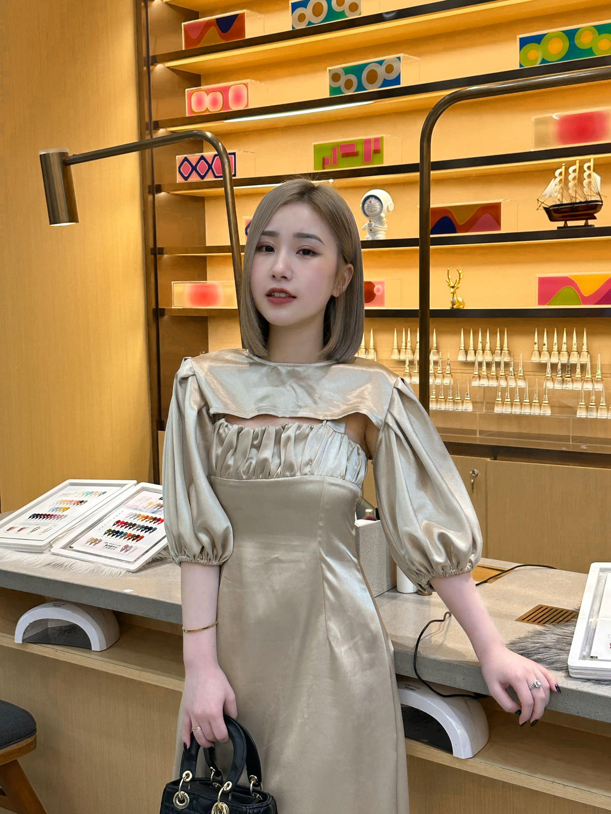 "Được đà lấn tới", Tiểu Hý liên tục sản xuất các clip tập nhảy tương tự trên TikTok. Tuy nhiên, nhiều người nhận định, “vợ quốc dân” đang cố tỏ ra dễ thương, trông gượng gạo và “giả trân” nên cái tên của hot girl này cũng không nhận được nhiều chú ý.