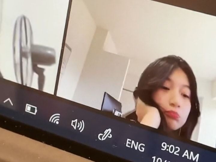 Mới đây tiếp tục xuất hiện một nàng "hot girl học online" làm dân mạng phải nhanh chóng mở cuộc "truy lùng".