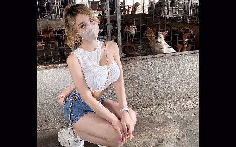 Valent Woo cũng như bao người yêu thích những bộ trang phục năng động và khoẻ khoắn như áo thun, quần jeans, giày thể thao...