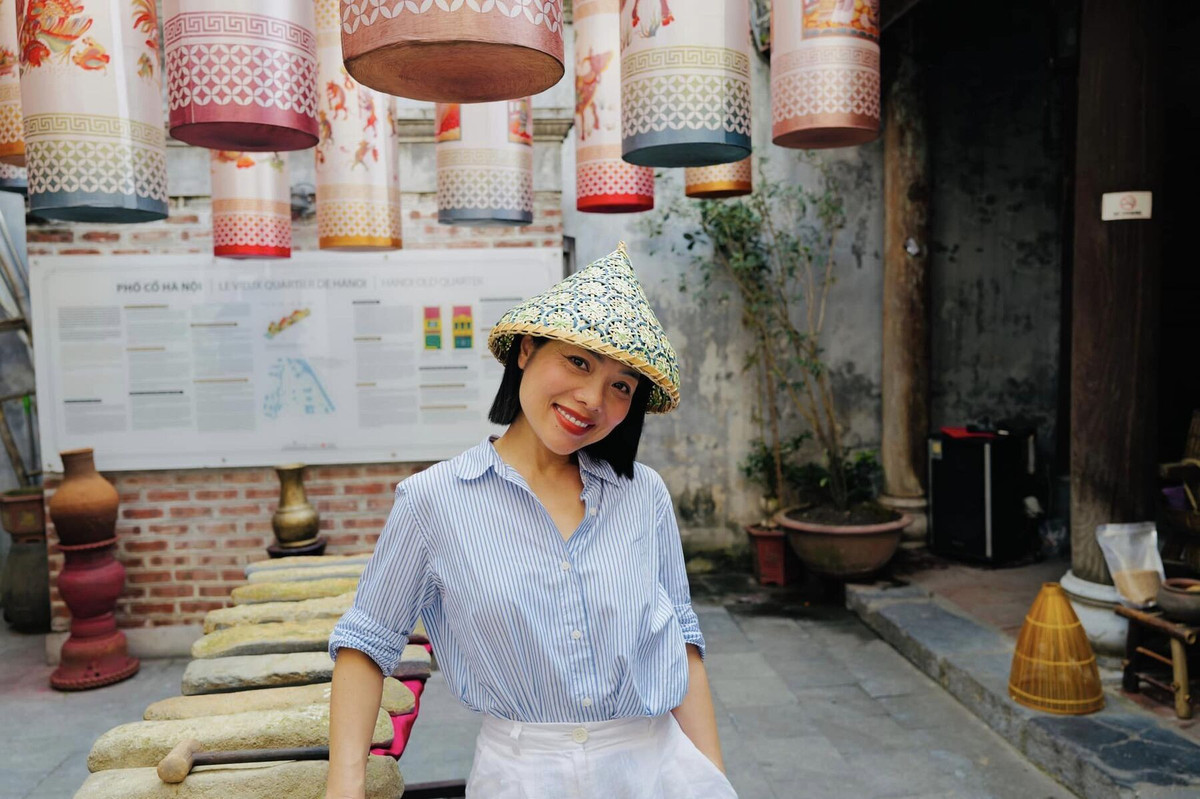 Nữ MC xinh đẹp kết hôn cùng ông xã là bạn học cấp 3. Cặp đôi có 3 con gồm 2 trai và 1 gái. Tuy nhiên, Bạch Dương rất ít khi chia sẻ hình ảnh khi lớn của hai con trai là Gà và Voi mà chỉ công khai khoe ảnh con gái Bebe vô cùng đáng yêu.