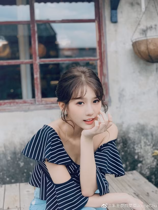 Thậm chí, nhiều người còn nhận xét Joyce Chu Cô có gương mặt baby trong sáng đáng yêu.