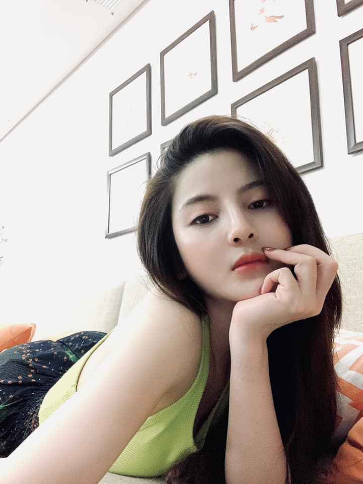 Chu Thanh Huyền sở hữu gương mặt xinh như búp bê, làn da trắng ngần cùng số đo 3 vòng cực chuẩn.