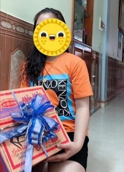 Trên mạng xã hội, nhiều chị em đã sớm nhận được quà từ bạn trai và phấn khích khoe. Ngày Quốc tế Phụ nữ năm nay, hội anh em đã nghĩ ra một cách vô cùng hay ho đó là tặng … mì tôm.