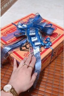 Món quà mì tôm vừa "bắt trend" cực nhanh, vừa tiết kiệm lại vừa giúp người yêu hay vợ của các anh cũng sẽ chẳng cần phải xếp hàng ở nơi đông người mà vẫn có đồ dự trữ trong những ngày Hà Nội đang bất ổn vì dịch bệnh COVID-19.