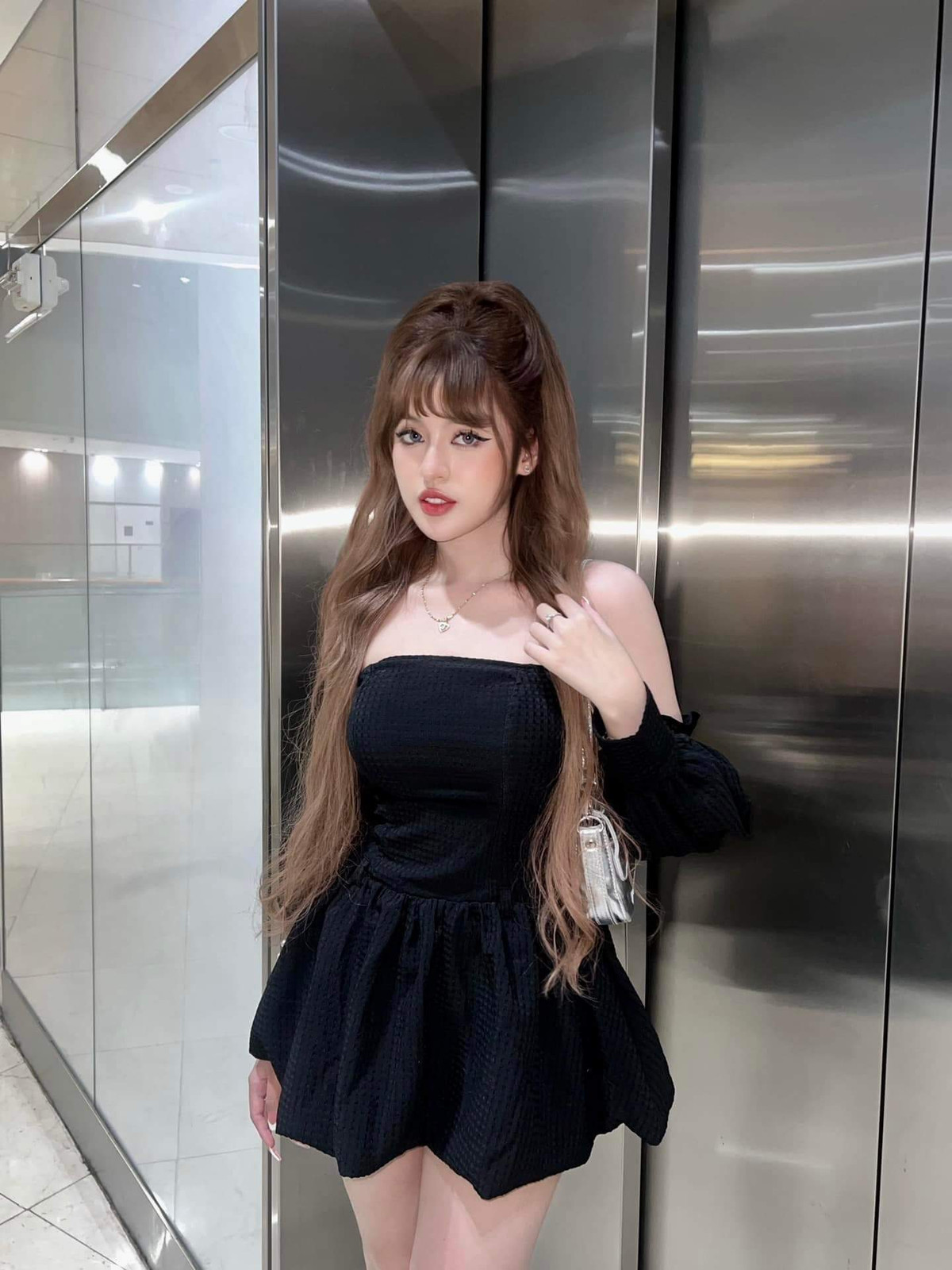 Trần Thanh Tâm từng sử dụng công nghệ sóng âm hifu, niềng răng đề thay đổi gương mặt.