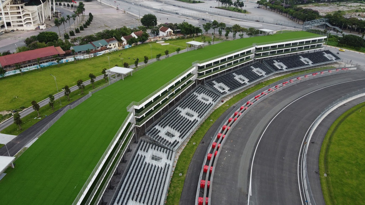 Nhưng mới đây, tin vui đã lại đến với NHM đam mê tốc độ khi tia hy vọng nhen nhóm lên viễn cảnh chặng đua F1 Việt Nam sẽ được thực hiện được phát đi từ Chủ tịch Ủy ban y tế của Liên đoàn Xe hơi thế giới (FIA) Gerard Saillant