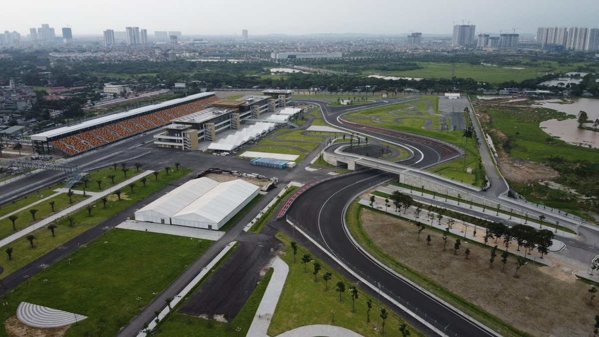 Cụ thể ông Gerard Saillant nói: "Tôi nghĩ rằng tình hình khá khác nhau giữa chặng đua Melbourne (Úc) và Áo. Tình hình về dịch COVID-19 khá khác nhau. Có thể phòng ngừa và lường trước rất nhiều thứ. Nếu chúng ta có một trường hợp dương tính, hoặc thậm chí là 10 trường hợp vẫn có thể kiếm soát tốt với một lộ trình đặc biệt cho trường hợp này.".