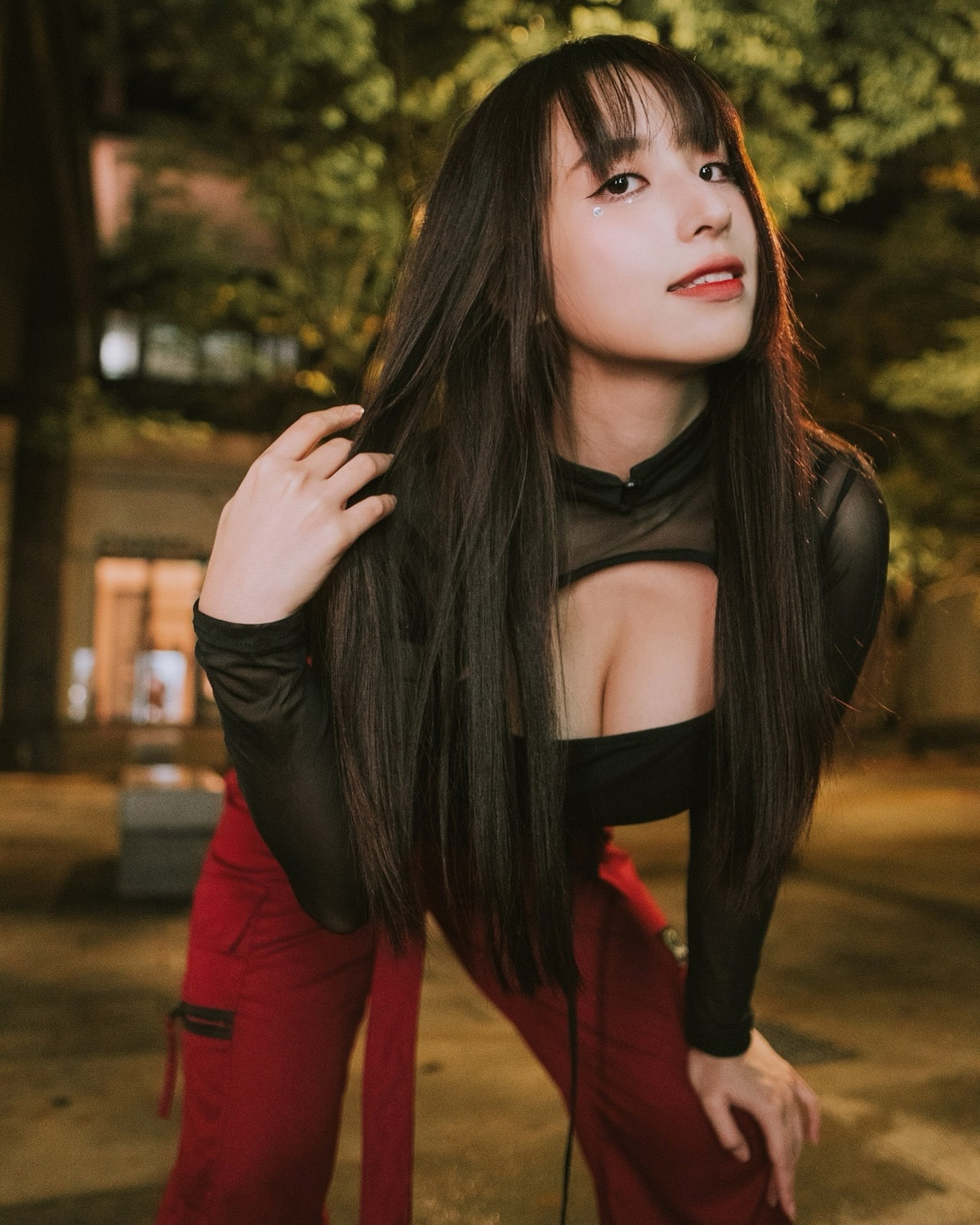 Cảm thấy thế là chưa đủ thuyết phục, Ping Ping còn chỉ ra rằng mình có nốt ruồi dưới ngực và bên tay phải, trong khi nữ chính trong video kia thì hoản toàn không.