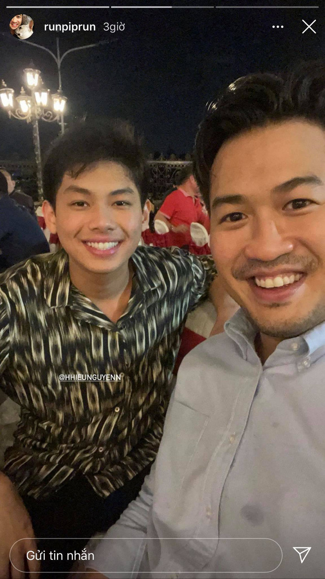 Những khoảnh khắc khác trong ngày Giáng sinh được Linh Rin đăng tải trên trang cá nhân.