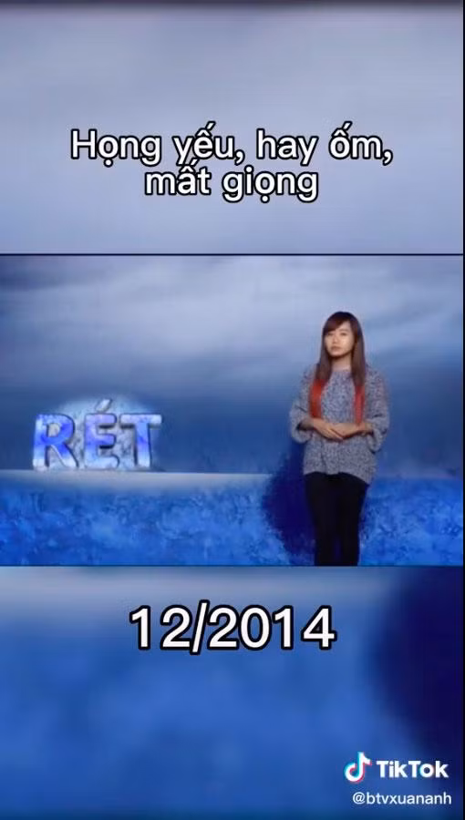 "Một chiếc clip ngắn gọn về hành trình từ 2014 tới 2022 ở VTV. Ngày xưa khó RẤT KHÓ để được LÊN SÓNG! Không chỉ được lên sóng, được tác nghiệp, mà còn được gặp gỡ biết bao anh chị em đồng nghiệp yêu thương. Hy vọng truyền được chút lửa cho các bạn trẻ có ước mơ truyền hình", MC thời tiết Xuân Anh viết.