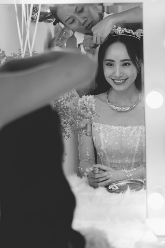 Hiện Xuân Anh là một trong những gương mặt quen thuộc dẫn bản tin thời tiết của các chương trình thời sự trên VTV.