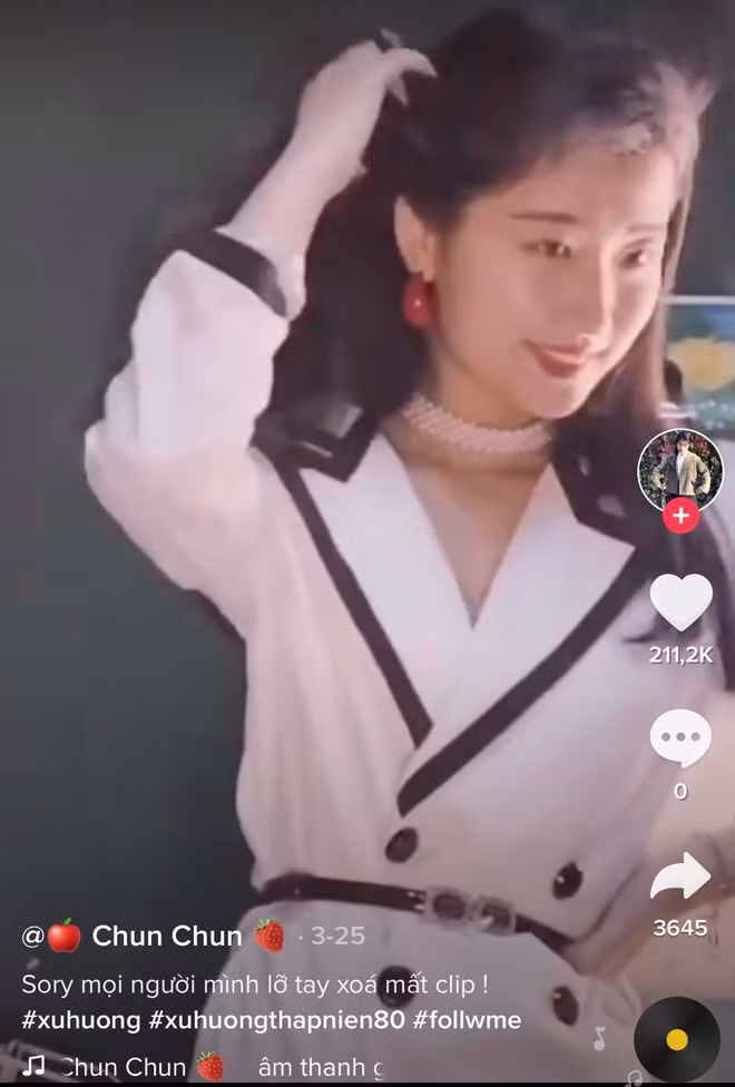 Không chỉ sở hữu trang phục và nét đẹp chuẩn ngày đó, cô nàng với trào lưu thời trang xuyên không còn có luôn bối cảnh cực xịn.