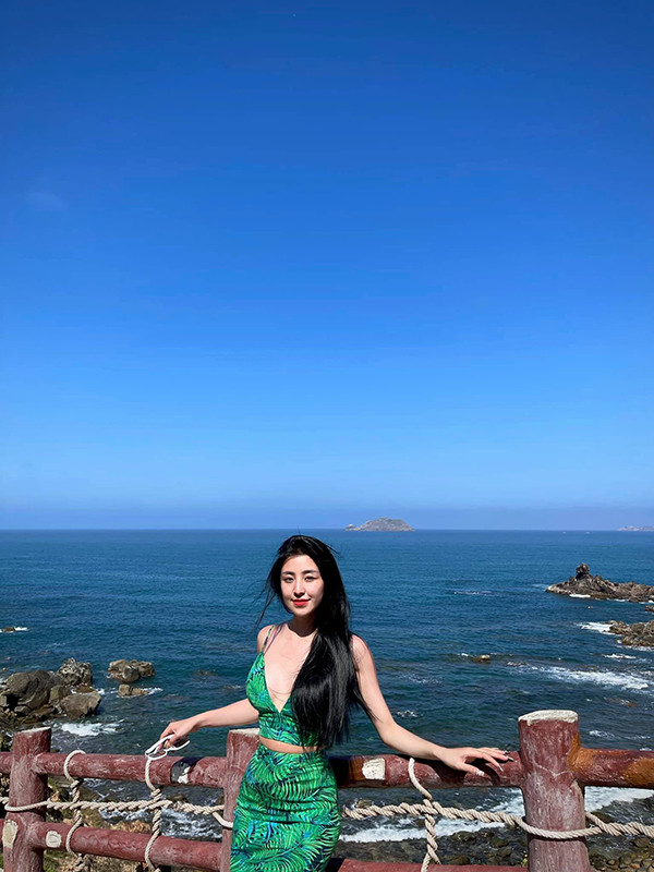 Trên trang cá nhân của mình, Bảo Chi cũng đăng tải những bức ảnh tận hưởng cuộc sống, đi du lịch đó đây khiến nhiều người bất ngờ.