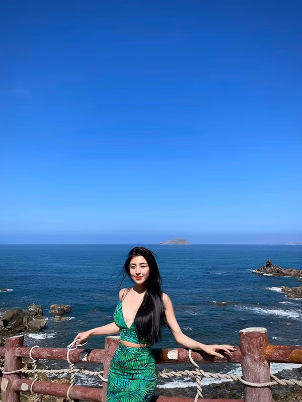 Trên trang cá nhân của mình, Bảo Chi cũng đăng tải những bức ảnh tận hưởng cuộc sống, đi du lịch đó đây khiến nhiều người bất ngờ.