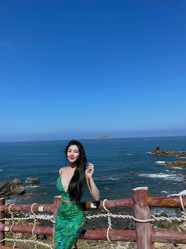 Theo đó, đã không còn hình ảnh của một cô gái dịu dàng, đậm chất "thôn nữ" giờ đây, Bảo Chi trông sang trọng, lộng lẫy và xinh đẹp hơn rất nhiều.