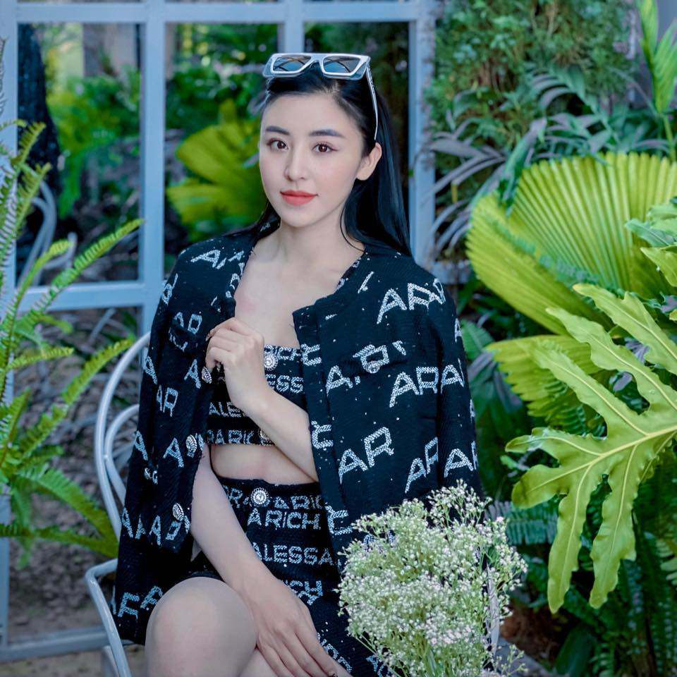 Lưu Hoài Bảo Chi cũng được xem là một hiện tượng mạng, khi nhờ vào nhan sắc xinh đẹp nổi bật của mình mà nhanh chóng nổi tiếng chỉ sau một đêm.