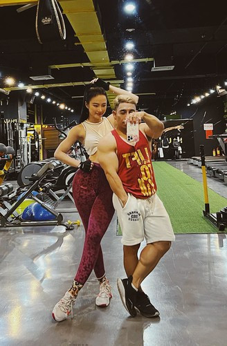 Angela Phương Trinh được khen có hình thể đẹp không kém các gymer chuyên nghiệp.