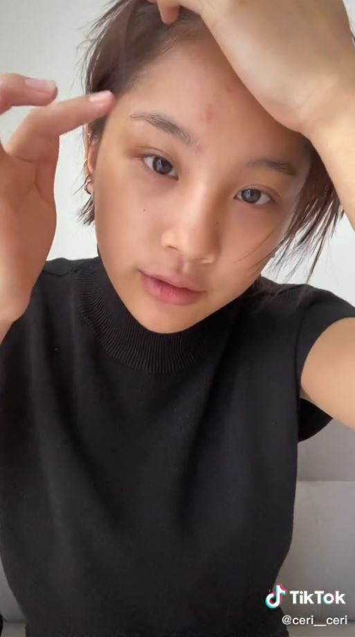 Nổi tiếng cũng là lúc Thu Hà bị soi mói về ngoại hình và đời tư cá nhân. Những bức ảnh mặt mộc của cô nàng theo đó cũng được dân mạng "đào bới" trên nhiều diễn đàn với những lời khen, lời chê từ nhiều phía.