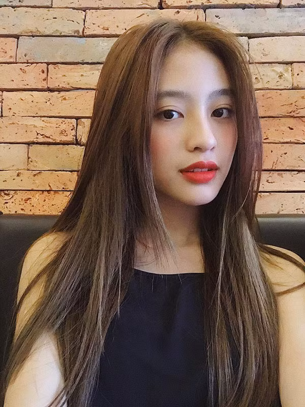 Dương Minh Ngọc đang làm công việc kinh doanh, mẫu lookboook và đóng MV ca nhạc, quảng cáo.