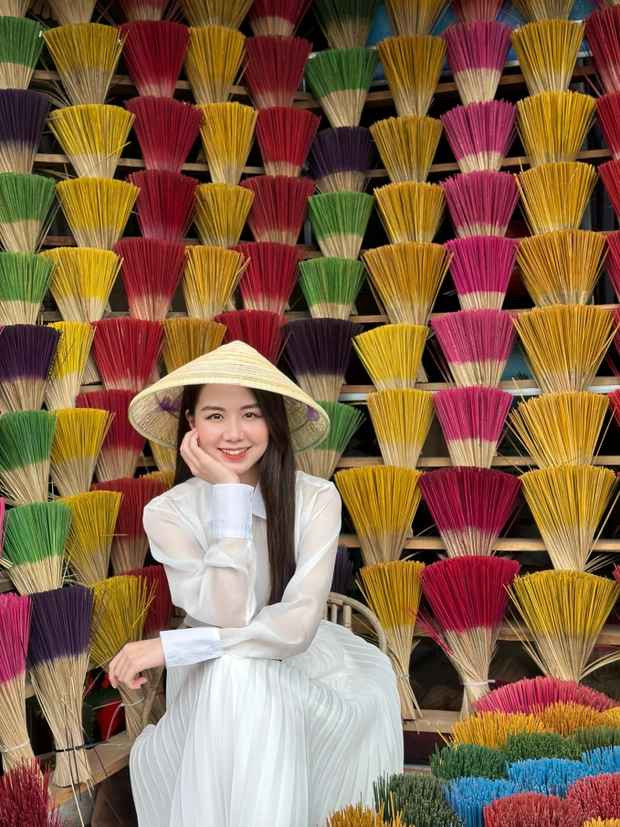 Tuy nhiên cặp đôi trai tài - gái sắc đều có công việc khá bận rộn nên nhờ vậy mà không bị suy nghĩ nhiều và duy trì được mối quan hệ tình cảm.