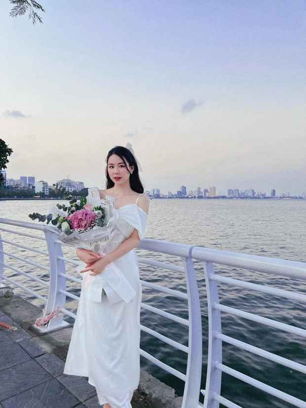 Trong suốt thời gian yêu đương, Minh Phụng vẫn ở Hà Nội còn Thịnh ở Đà Nẵng nên phải yêu xa.