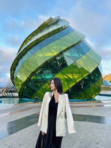 Cũng nhờ có người yêu mà cuộc sống của Minh Phụng vui vẻ và nhiều màu sắc hơn khi còn độc thân.