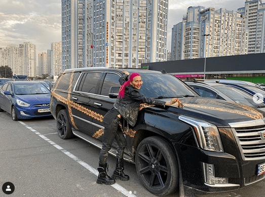 Trên thực tế, Anastasia không thể nhớ nỗi số lần mình đã tiêm và phẫu thuật thẫm mỹ trên gương mặt mình trong suốt 4 năm qua.