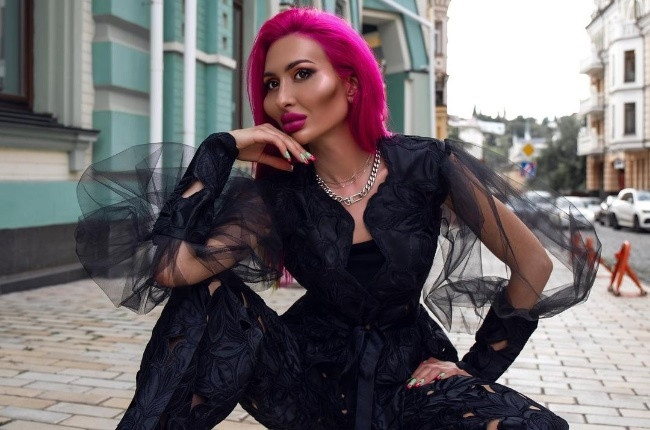 Anastasia vẫn vô cùng tự tin với gương mặt hiện có sau 4 năm liên tục bơm chất gây đầy vào gò má.