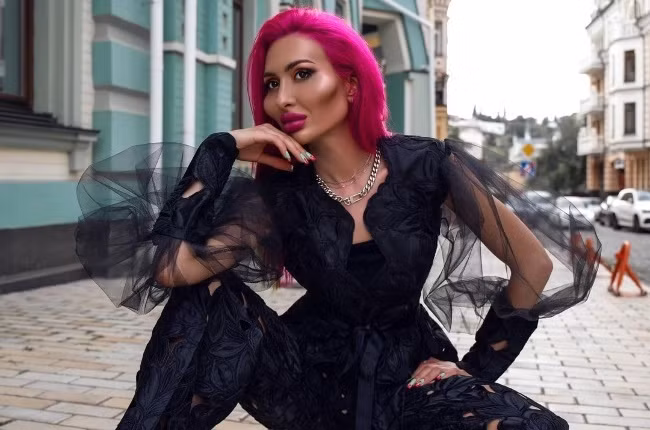 Anastasia vẫn vô cùng tự tin với gương mặt hiện có sau 4 năm liên tục bơm chất gây đầy vào gò má.