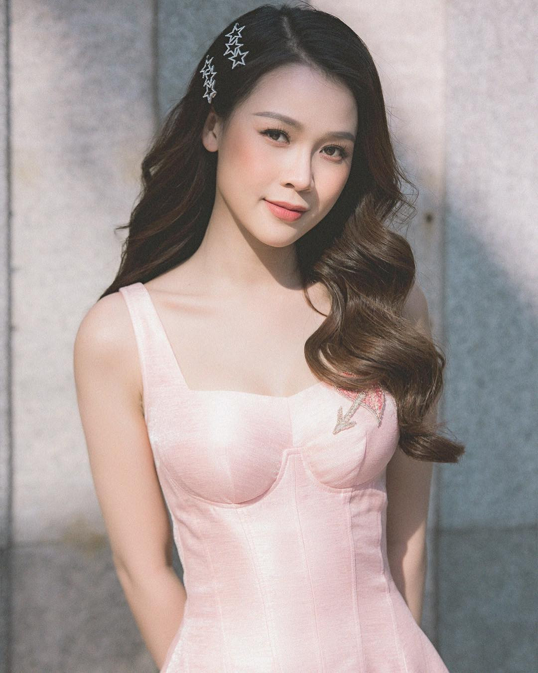 10 năm hoạt động nghệ thuật không biết mệt mỏi, thành tựu của Sam để lại cũng nhiều điều. Nhưng thứ được nhiều người nhắc đến đó là khối tài sản cá nhân lên tới hơn 50 tỷ đồng của cô nàng.