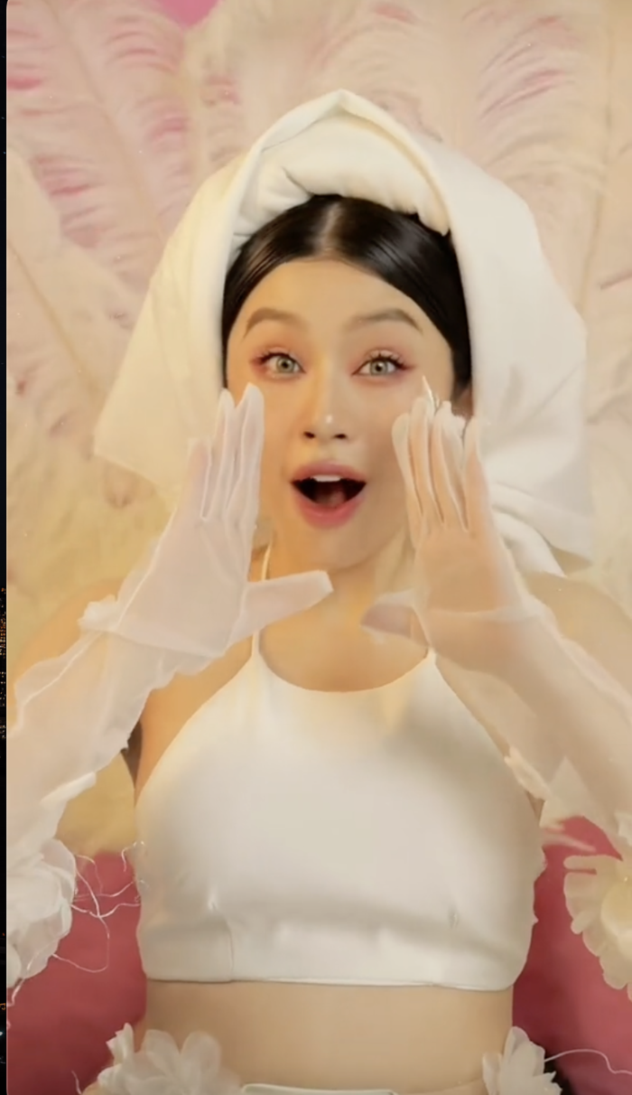 Qua mỗi đoạn nhạc drop nhỏ, Thị Mầu Quỳnh Thi sẽ được thêm vào một lớp make up.