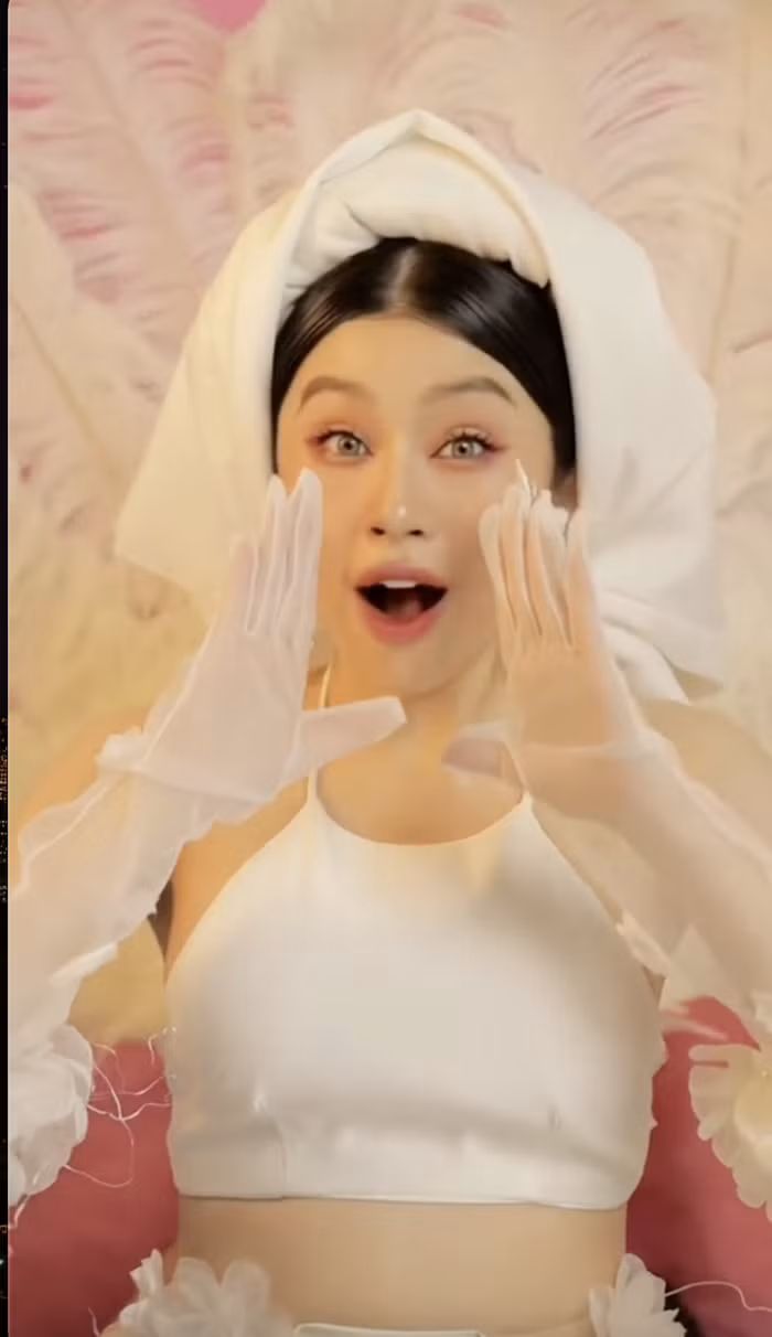 Qua mỗi đoạn nhạc drop nhỏ, Thị Mầu Quỳnh Thi sẽ được thêm vào một lớp make up.