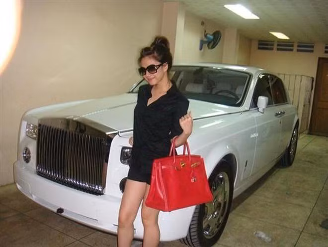 Thời điểm đó, Meo Meo thường xuất hiện trong câu chuyện của hội gái xinh sành điệu. Từ kiểu tóc, trang phục đến cách trang điểm, bất cứ điều gì mà cô làm đều dễ dàng trở thành trào lưu.