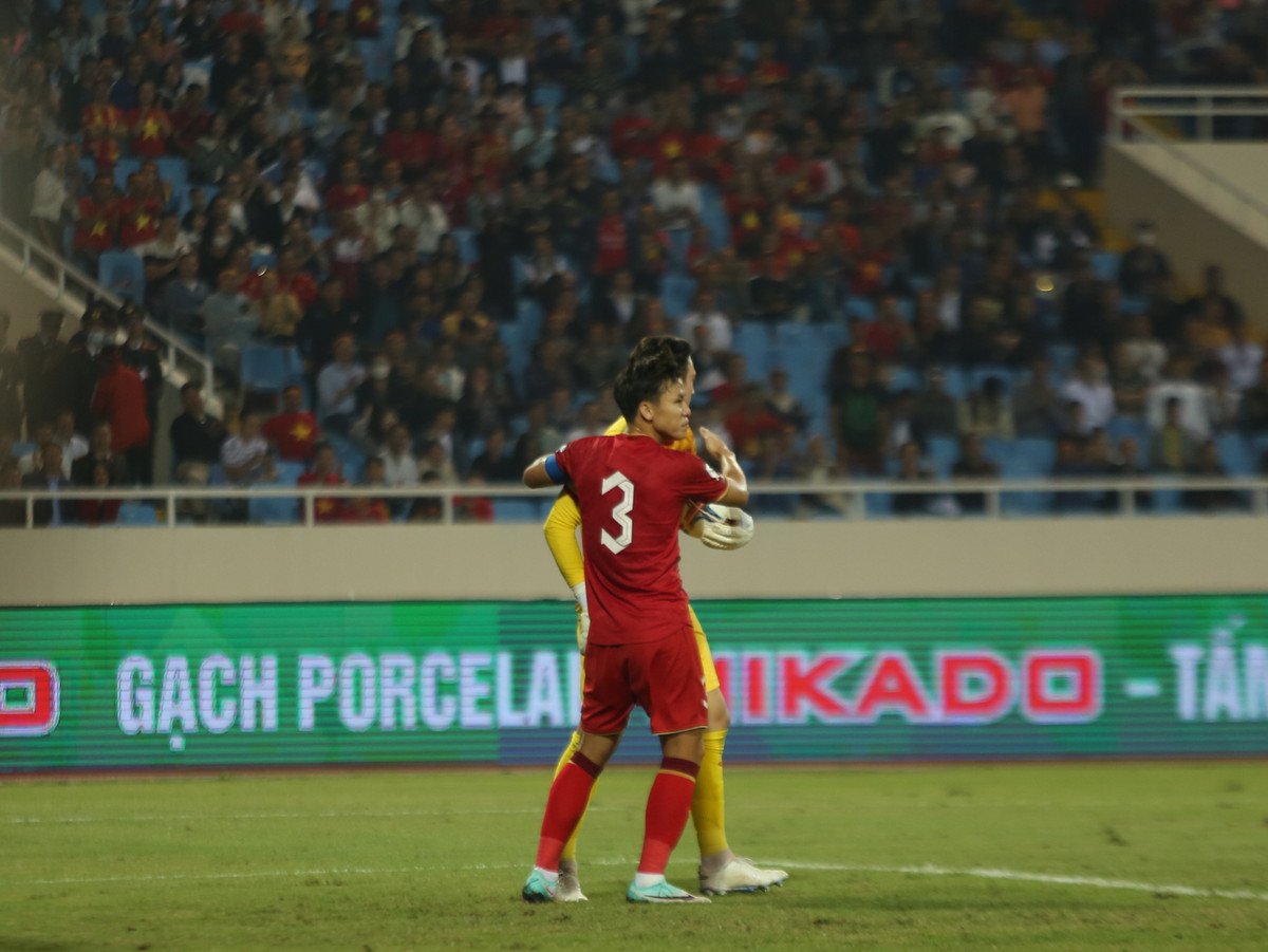 Tuyen Viet Nam danh roi tran hoa dang tiec truoc Iraq-Hinh-5