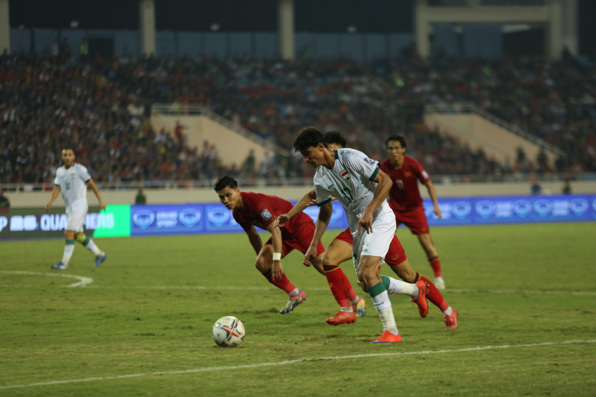 Tuyen Viet Nam danh roi tran hoa dang tiec truoc Iraq