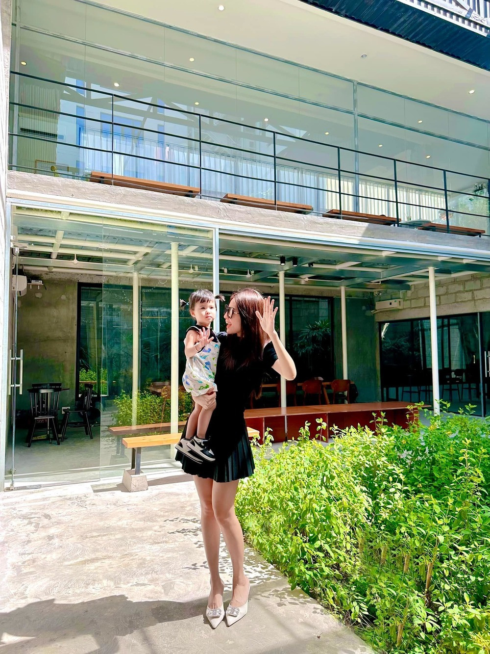 Thiên An kiêm nhiều công việc để ái nữ được sống đủ đầy.