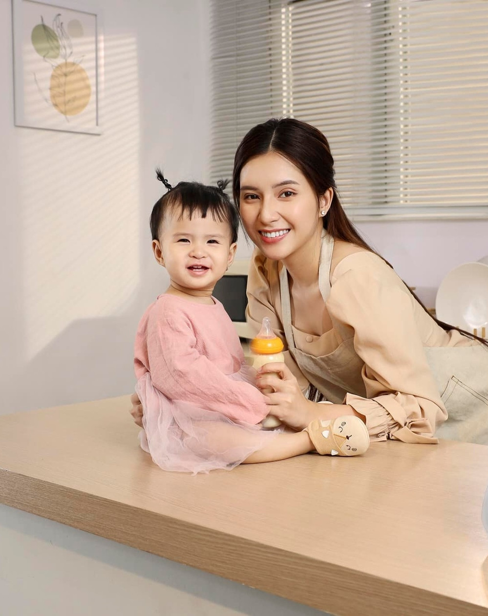 Phần 7 triệu cũng tương tự như thế, tháng 10 không gửi nên tháng 11 gửi 7 triệu. Và thông tin mẹ bạn ấy chu cấp 5 triệu, bạn ấy chu cấp 10 - 15 triệu là hoàn toàn không có. Xin đừng thêu dệt thêm những vấn đề xung quanh chuyện này nữa. Mình và gia đình 'bạn ấy' đã không còn liên quan bất cứ điều gì nữa". Gái xinh Thiên An cho biết thêm.