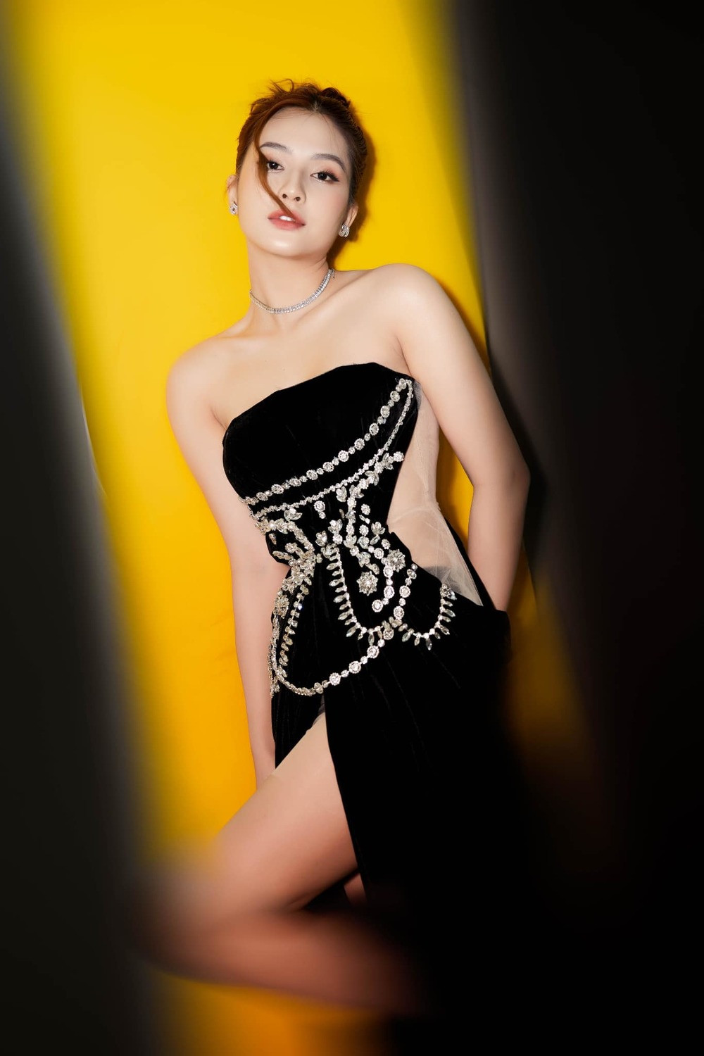 Bên cạnh hoạt động nghệ thuật, Thiên An nay còn tự làm chủ, kinh doanh online. Điều này giúp hot girl sinh năm 1998 có thêm thu nhập để nuôi dưỡng con gái đầu lòng.