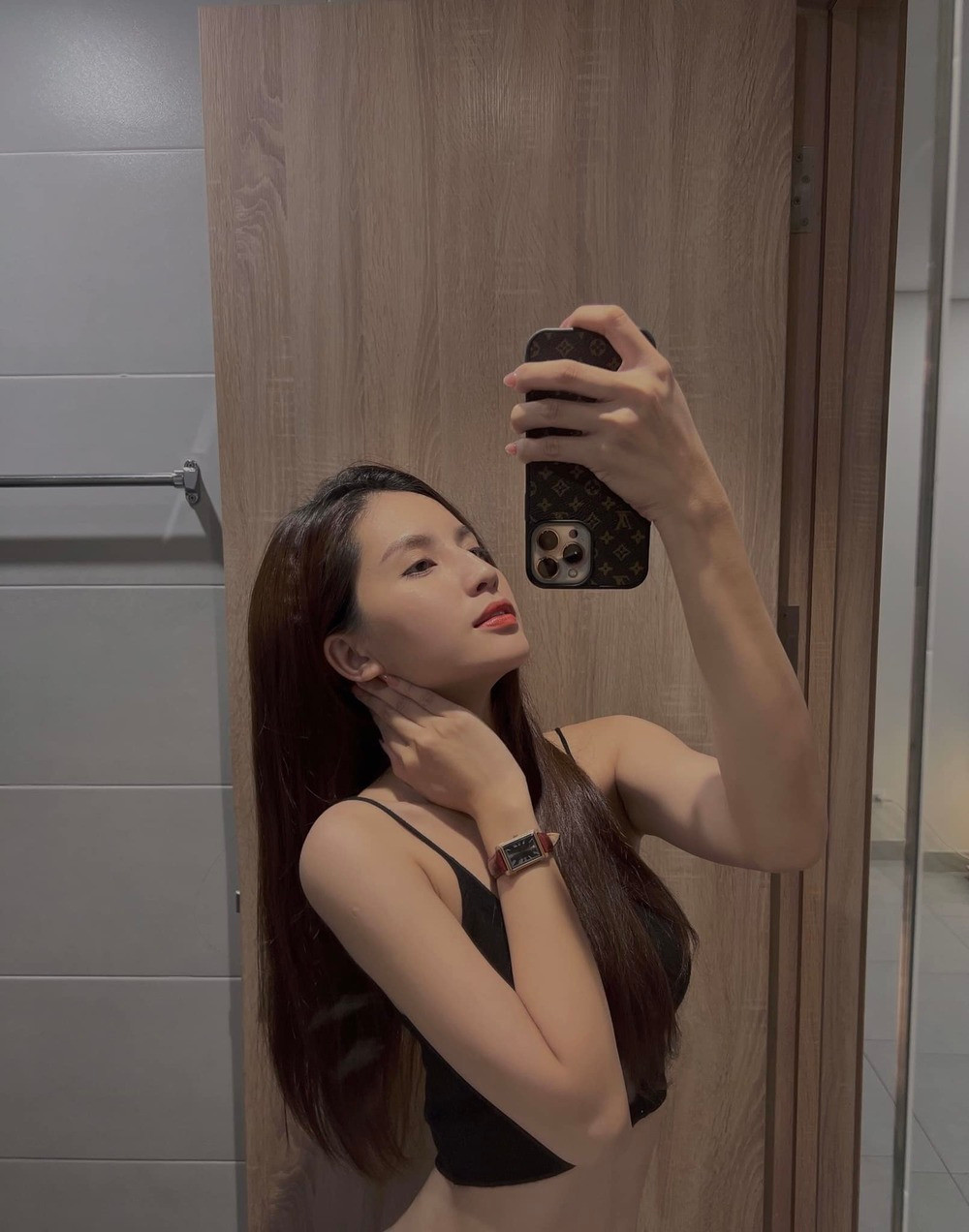 Gương mặt được phủ sóng nhiều nơi giúp hot girl Thiên An nâng cao danh tiếng. Bên cạnh đó, với ngoại hình xinh đẹp, cô nàng còn là nhân vật được các nhãn hàng tin tưởng lựa chọn để quảng bá.