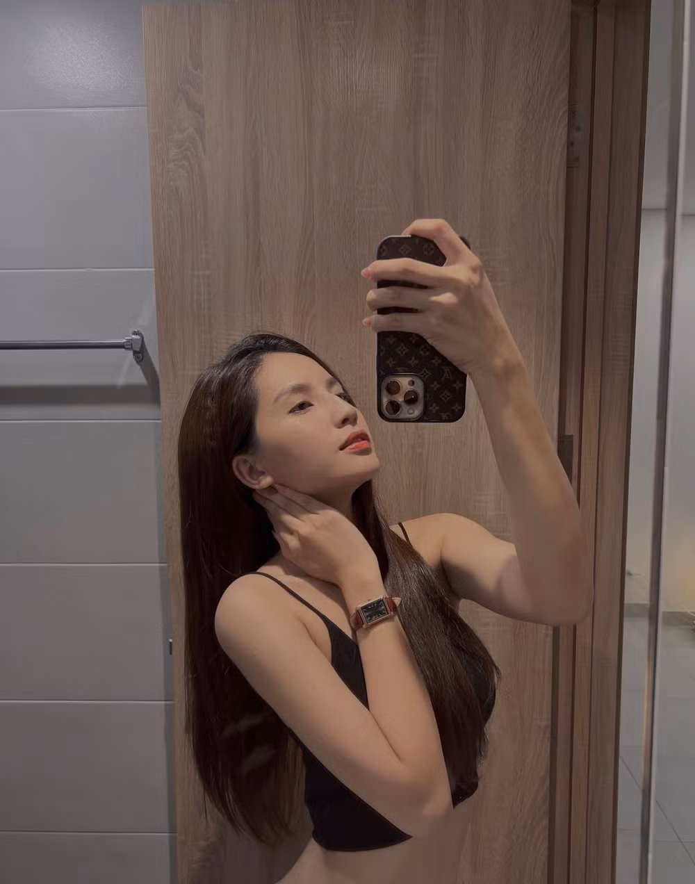 Gương mặt được phủ sóng nhiều nơi giúp hot girl Thiên An nâng cao danh tiếng. Bên cạnh đó, với ngoại hình xinh đẹp, cô nàng còn là nhân vật được các nhãn hàng tin tưởng lựa chọn để quảng bá.