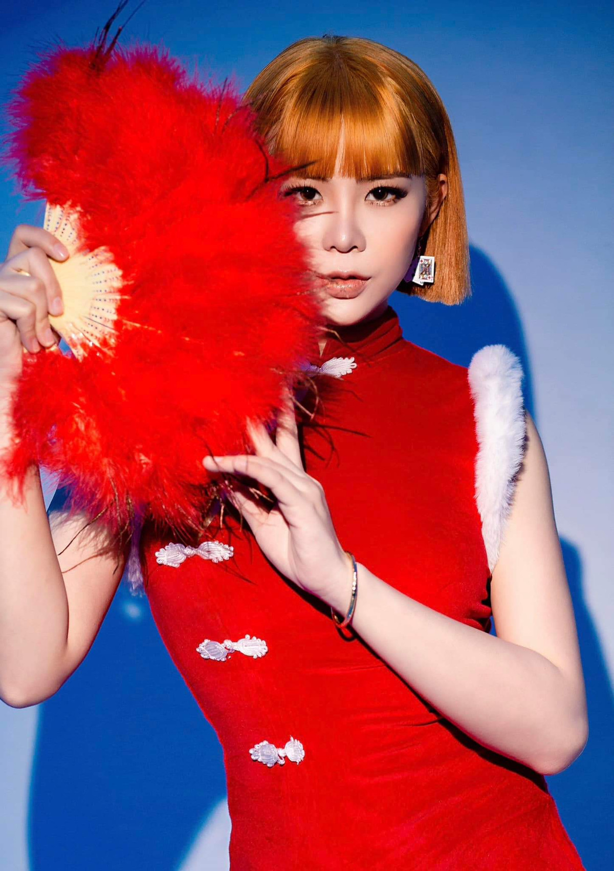 Chia sẻ về cơ duyên đến với nghề DJ như hiện tại, NIZY cho biết: "Khi đang học năm nhất đại học, trong một lần tình cờ tham gia một sự kiện, ZY được chiêm ngưỡng hình ảnh một DJ đang biểu diễn vô cùng chuyên nghiệp và lôi cuốn từ đó ZY ấp ủ cho mình một hoài bão to lớn đó là trở thành nữ DJ chuyên nghiệp, trình diễn các bản mix cực cháy khuấy động bầu không khí trên các sân khấu".