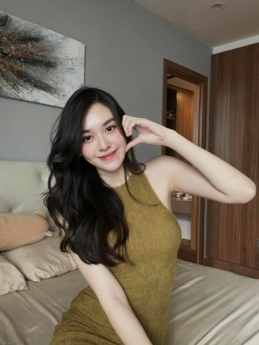 Chồng của Tường San sinh năm 1991, làm việc tại TPHCM. Trong một cuộc phỏng vấn, á hậu nói chồng cho cô sự bình yên, an toàn, là người đàn ông xứng đáng để cô xây dựng cuộc sống gia đình.