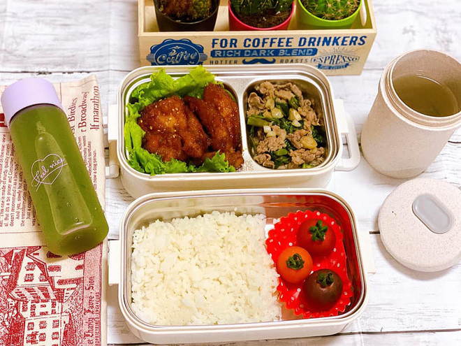 Theo chia sẻ, trước khi trở thành một người vợ đảm như hiện tại, chị Hoa cũng từng là một cô gái hết sức vụng về trong khoản nấu nướng.