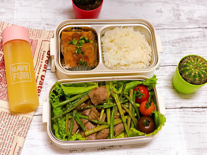 Đối với chị Hoa, việc làm cơm hộp cho chồng cũng giống như việc nấu cơm tối hàng ngày.