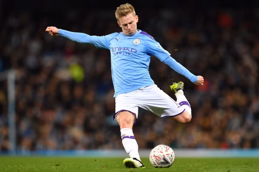 Theo Mundo Deportivo, Barcelona đã được đề xuất mua hậu vệ Oleksandr Zinchenko của Manchester City. HLV Ronald Koeman có thể nghiêm túc xem xét việc mua cầu thủ 23 tuổi nếu Juan Miranda hoặc Junior Firpo rời Camp Nou trong những ngày tới.