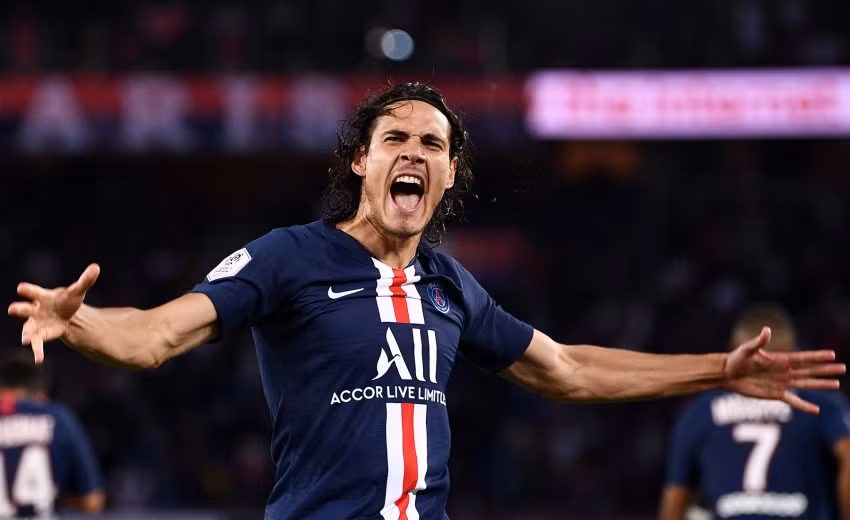 Theo tờ AS của Tây Ban Nha, các chủ sở hữu MU được cho là muốn ký hợp đồng với Edinson Cavani hơn là Luka Jovic vào mùa hè này. Một điểm mấu chốt trong hợp đồng với tiền đạo người Uruguay nằm ở chỗ tiền lương mà anh yêu cầu.