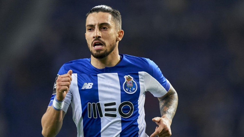 Chuyển nhượng cầu thủ từ tờ Daily Mail, MU gặp khó trong thương vụ Alex Telles khi Porto chưa hồi âm với cái giá 12 triệu bảng mà đội chủ sân Old Tranfford đưa ra.
