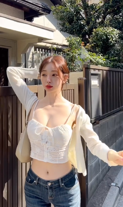 Kim Do Yeon cho hay cách lựa chọn trang phục và kết hợp áo, quần với nhau nếu đúng cách sẽ giúp bạn che đi khuyết điểm cơ thể, tôn lên những điểm đẹp trên vóc dáng.